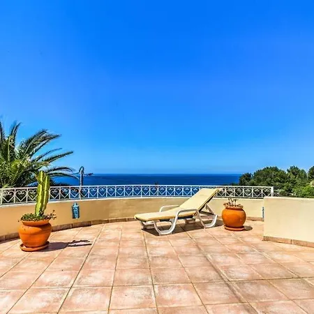 Carvoeiro Sleeps 8 With Pool Air Con And Wifi 카르보에이루