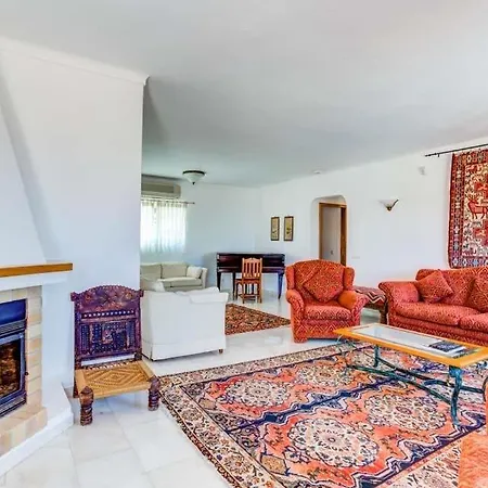 Carvoeiro Sleeps 8 With Pool Air Con And Wifi