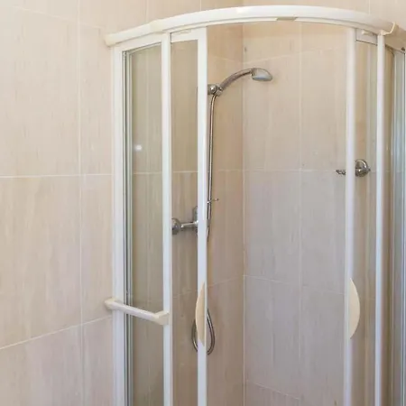 Carvoeiro Sleeps 8 With Pool Air Con And Wifi * 카르보에이루
