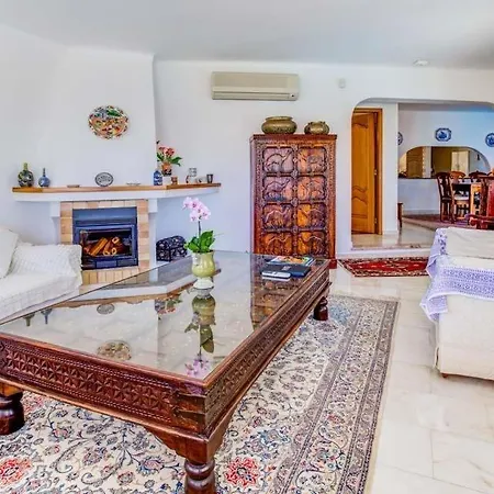 Villa Carvoeiro Sleeps 8 With Pool Air Con And Wifi *