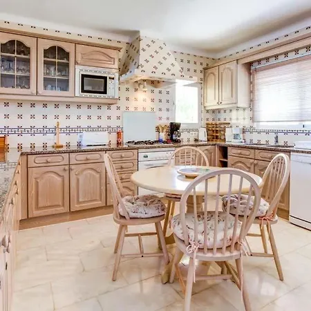 Carvoeiro Sleeps 8 With Pool Air Con And Wifi Villa *